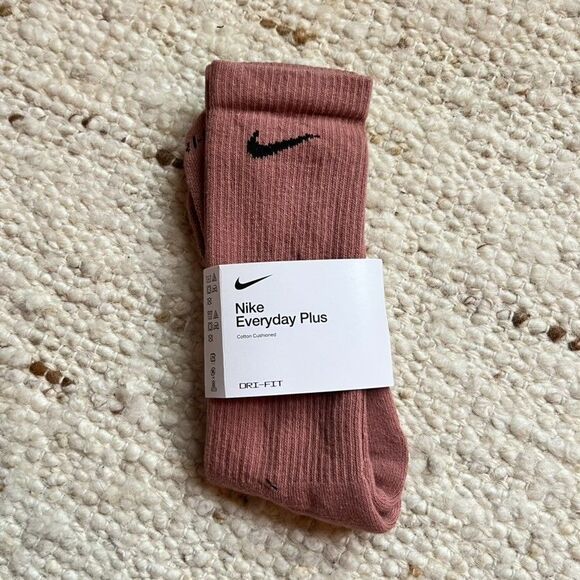 NEW Nike Everyday Plus Crew Socks Pink Size L 9 - 12 Running Gym - Picture 1 of 2